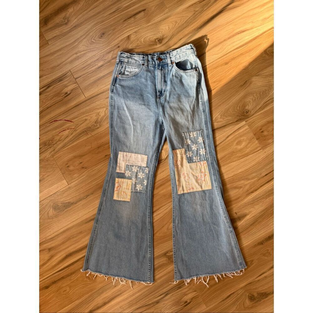 Billabong x Wrangler Womens True Blue Floral Patchwork Super Flare Jeans Size 28 - Picture 2 of 13